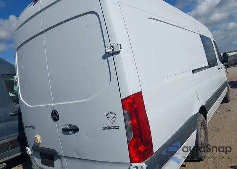 2019 Mercedes-Benz Sprinter 2500 High Roof V6 z USA, uszkodzony, nr VIN WD4PF1CD7KP155436